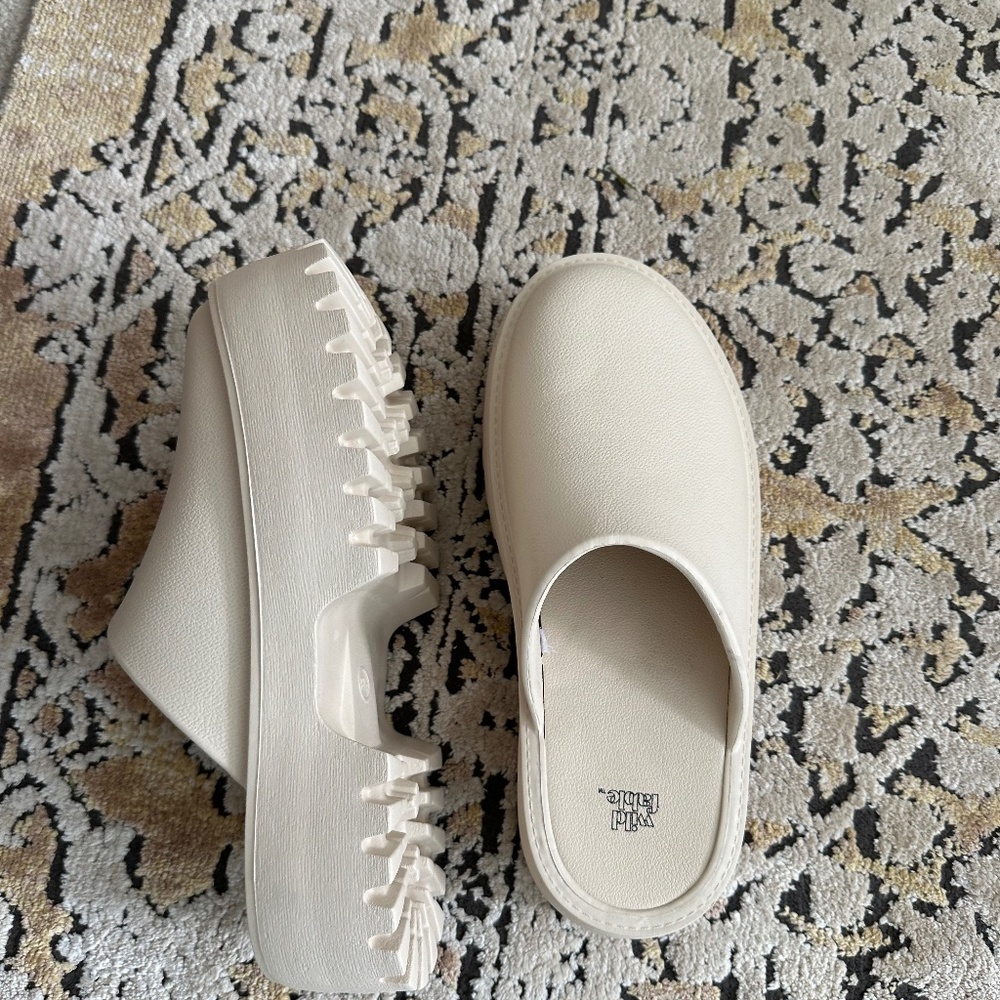 Wild Fable NEW platform mules off white